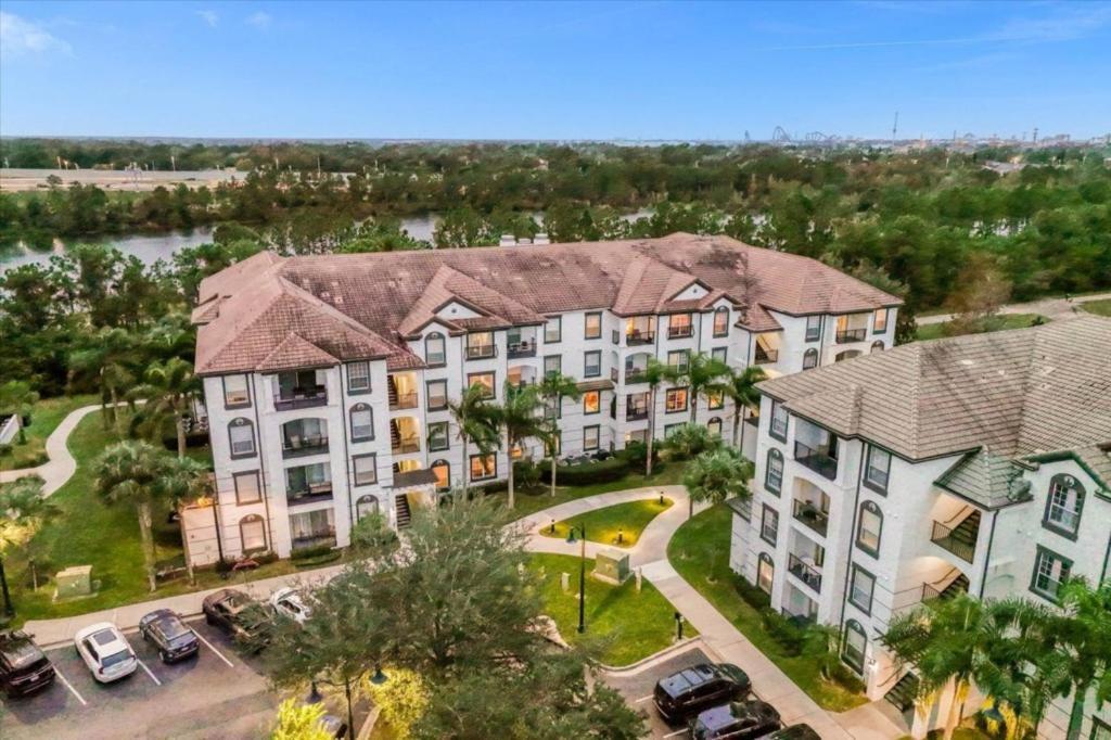 3 Bedrooms- 2 Bathrooms- Vista Cay 4024-203 Bd Apartment