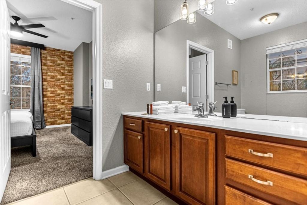 3 Bedrooms- 2 Bathrooms- Vista Cay 4024-203 Bd * Orlando