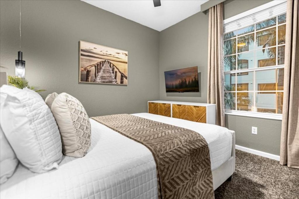 Apartment 3 Bedrooms- 2 Bathrooms- Vista Cay 4024-203 Bd *