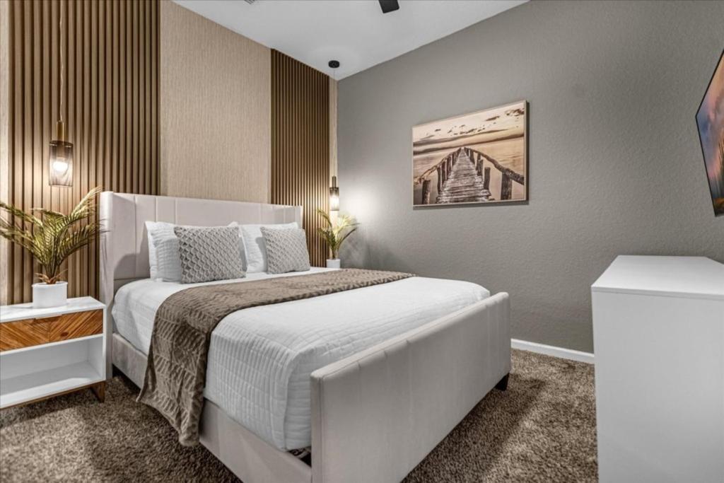 3 Bedrooms- 2 Bathrooms- Vista Cay 4024-203 Bd Apartment Orlando