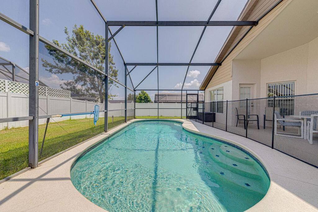 545 -beautiful 4 Bed With Sparkling Pool And Games