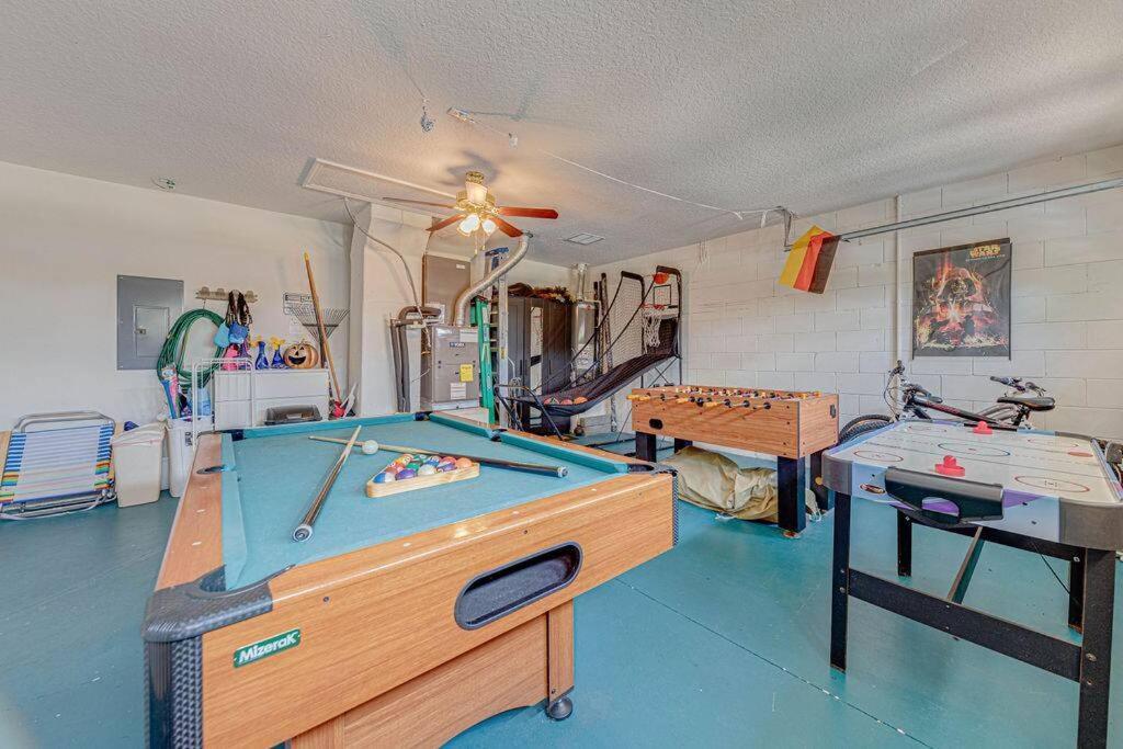 545 -beautiful 4 Bed With Sparkling Pool And Games *