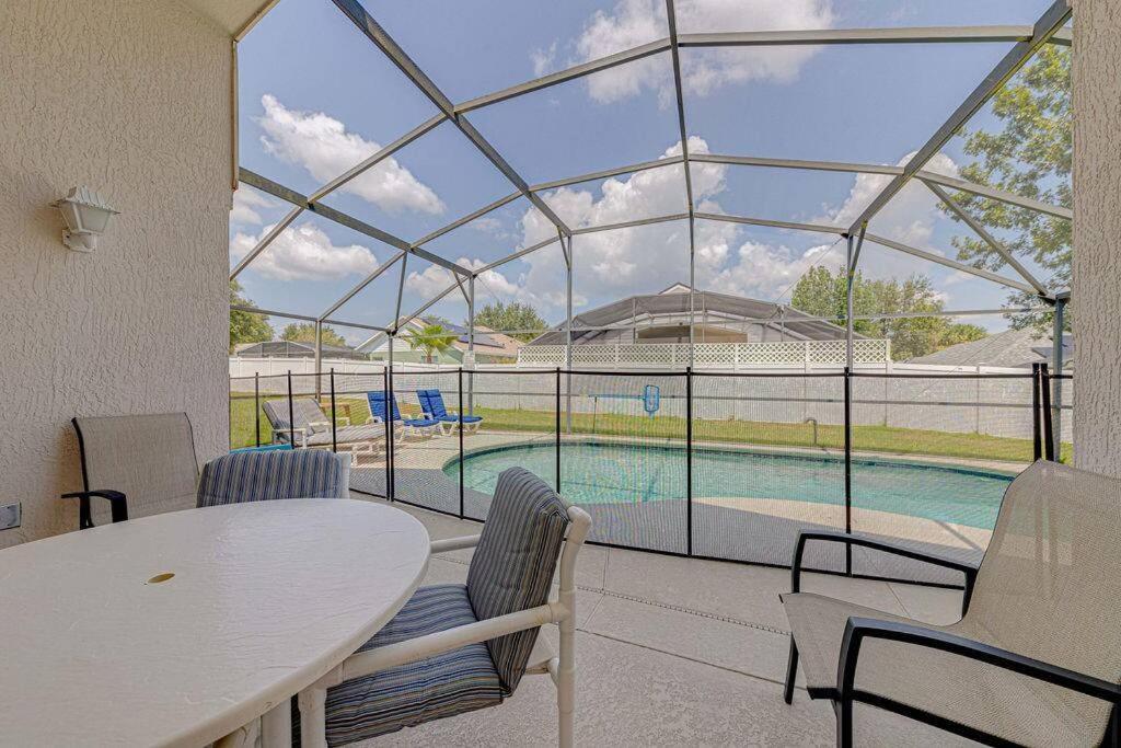 Holiday home 545 -beautiful 4 Bed With Sparkling Pool And Games Orlando