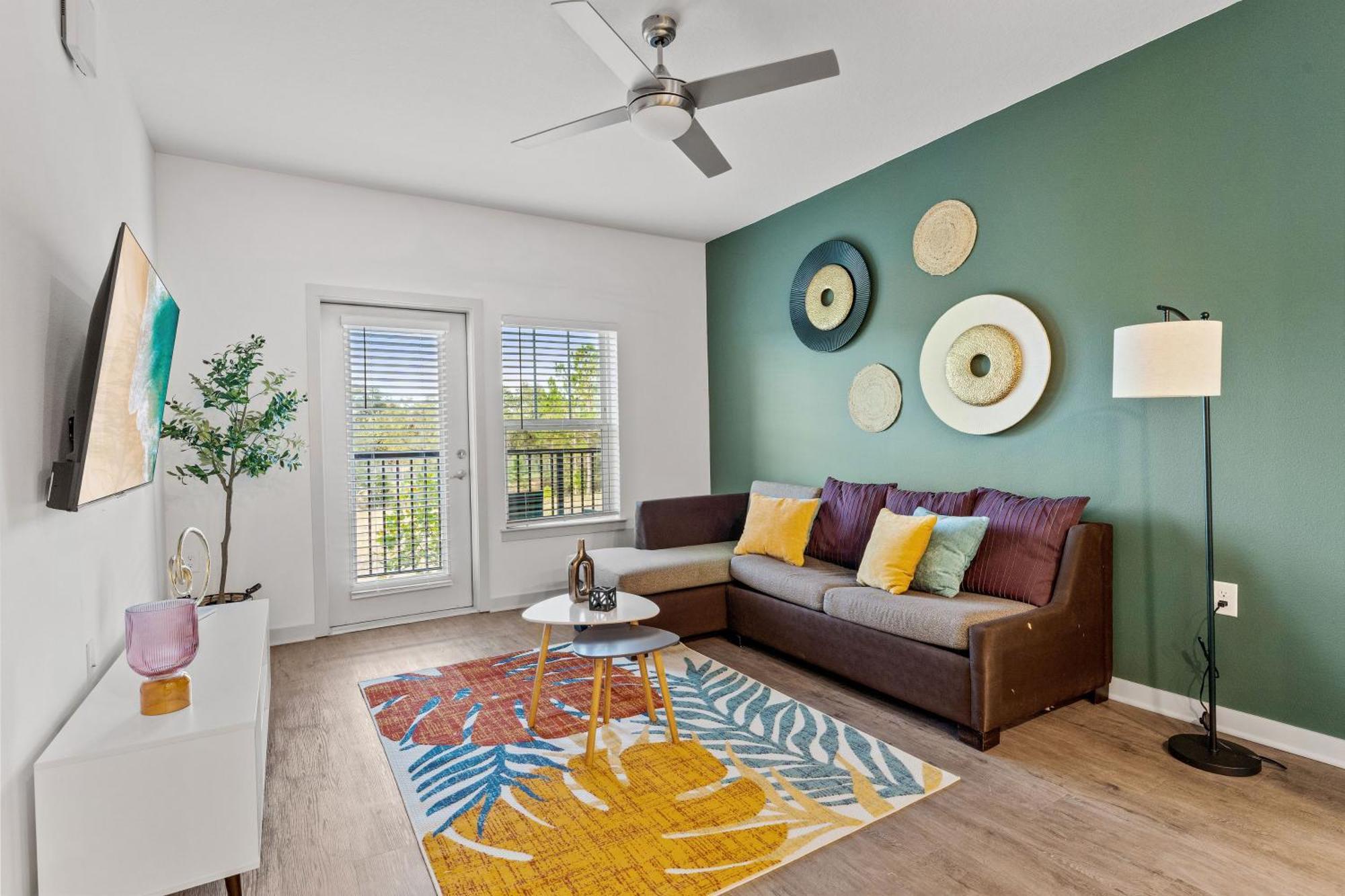 Apartment Complete ,10 Min To Parks Pets Allowed, Resort-style Amenities