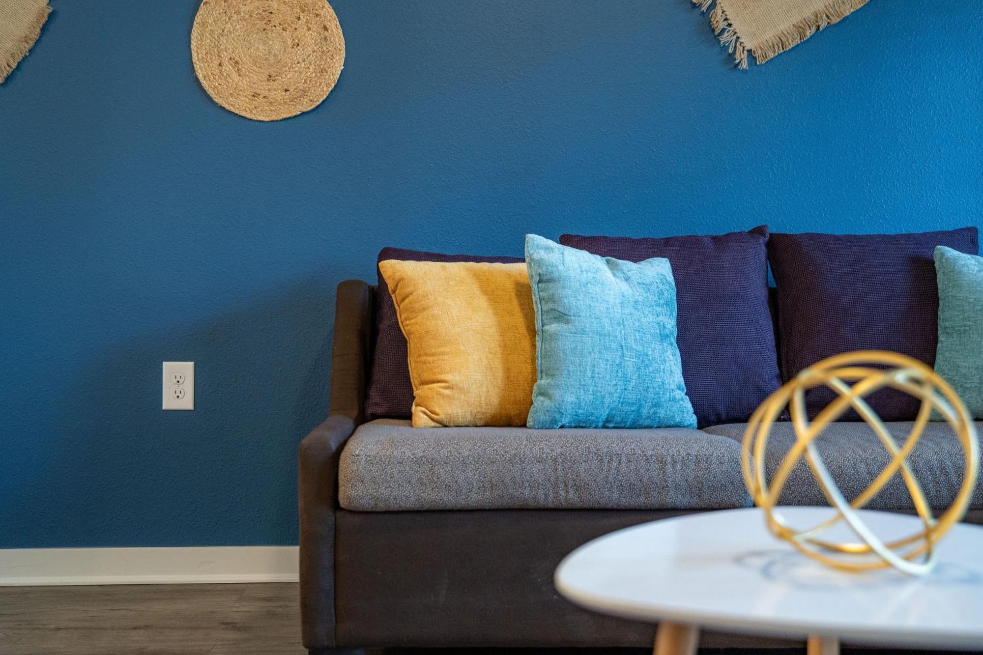 Complete Tranquil 10 Min To Parks Allows Pets, Resort-style Amenities Apartment