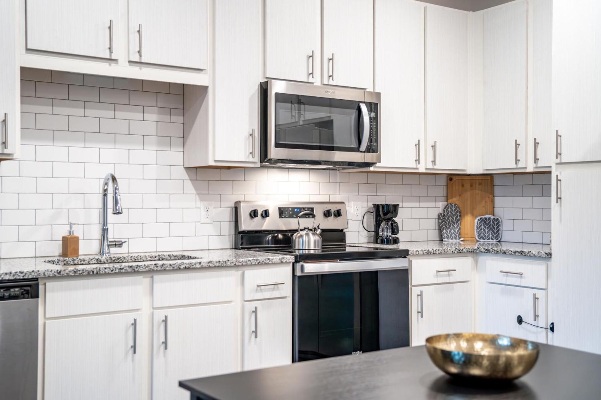 Complete ,10 Min To Parks Pets Allowed, Resort-style Amenities *