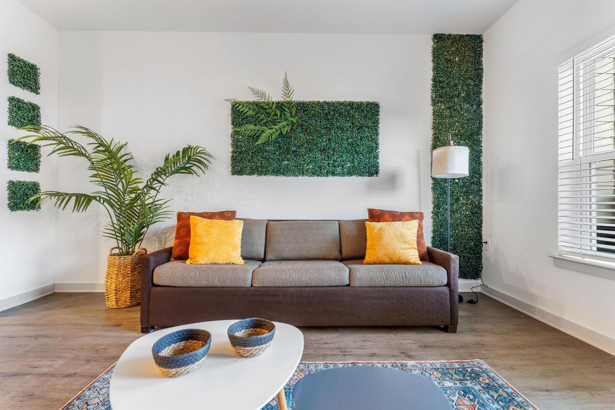 Complete Lush 10 Min To Parks Pets Allowed, Resort-style Amenities Apartment