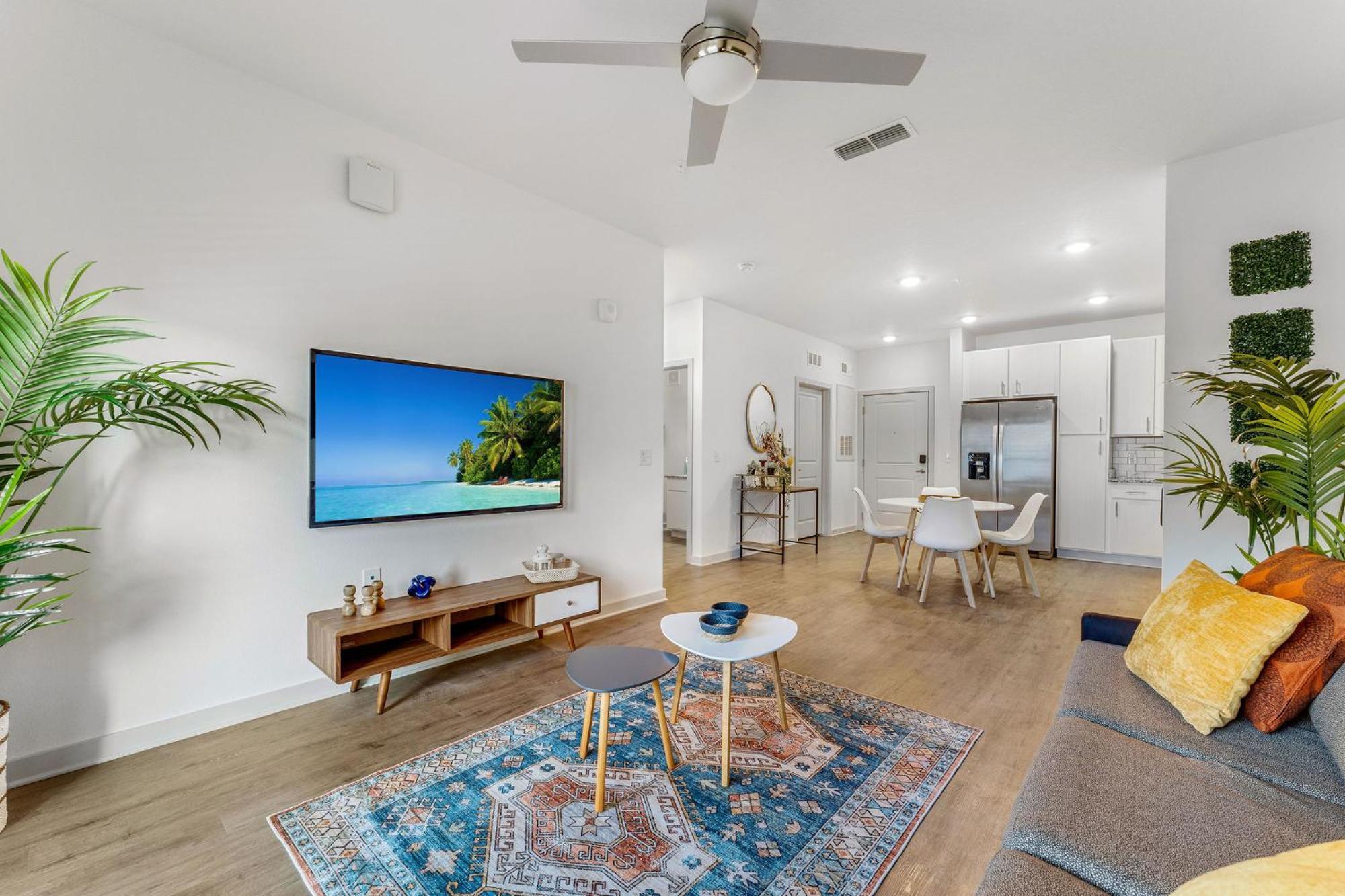 Apartment Complete Lush 10 Min To Parks Pets Allowed, Resort-style Amenities *