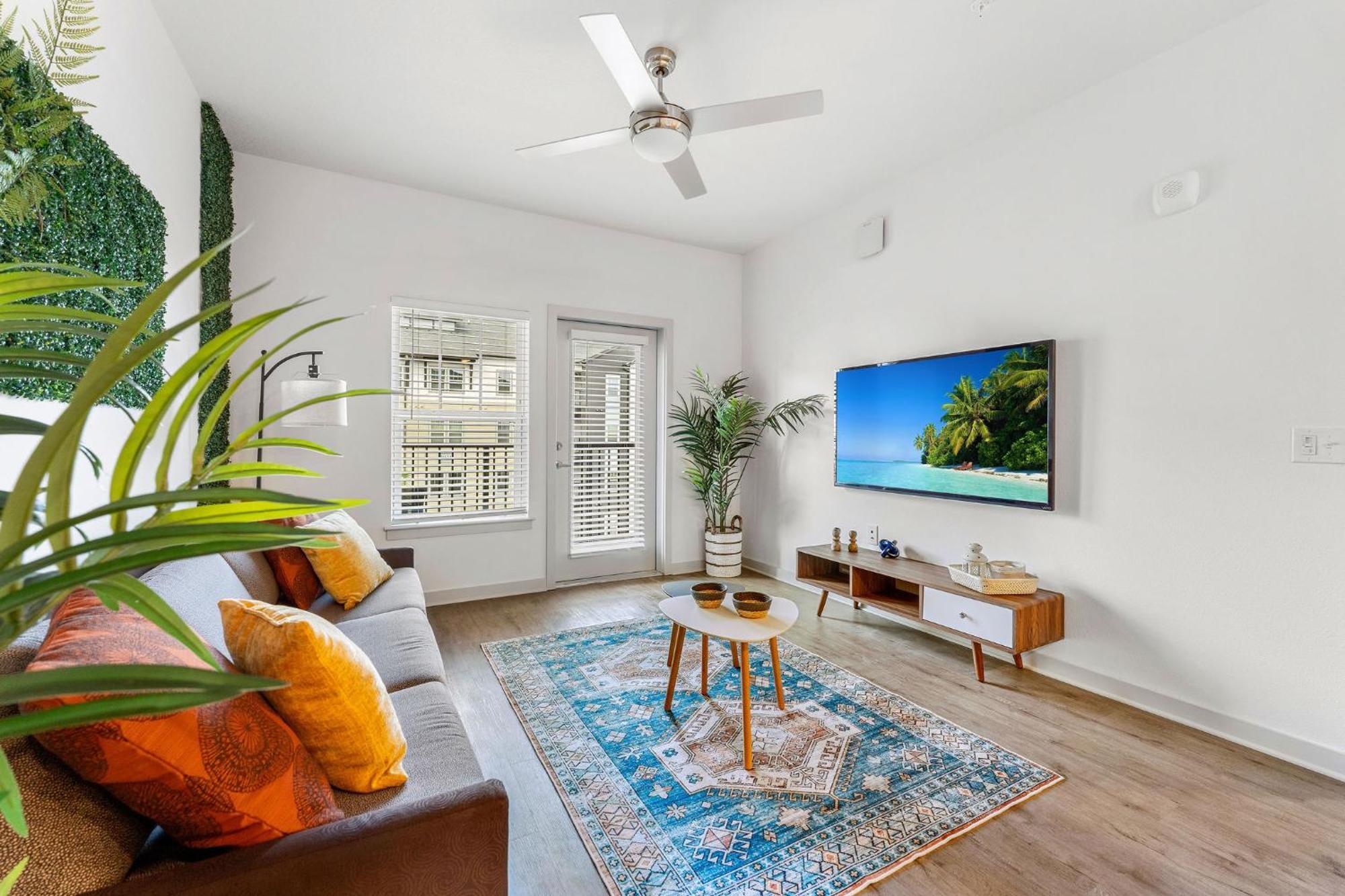 Complete Lush 10 Min To Parks Pets Allowed, Resort-style Amenities *
