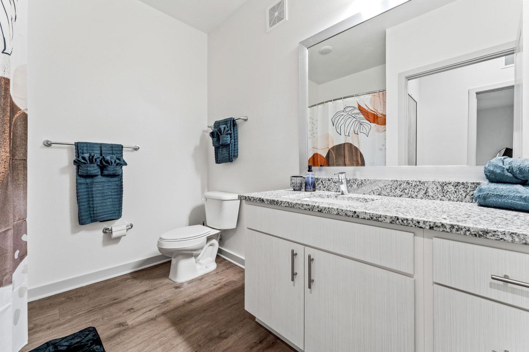Complete Sleek Modern 10 Min To Parks Pets Allowed, Resort-style Amenities Apartment *