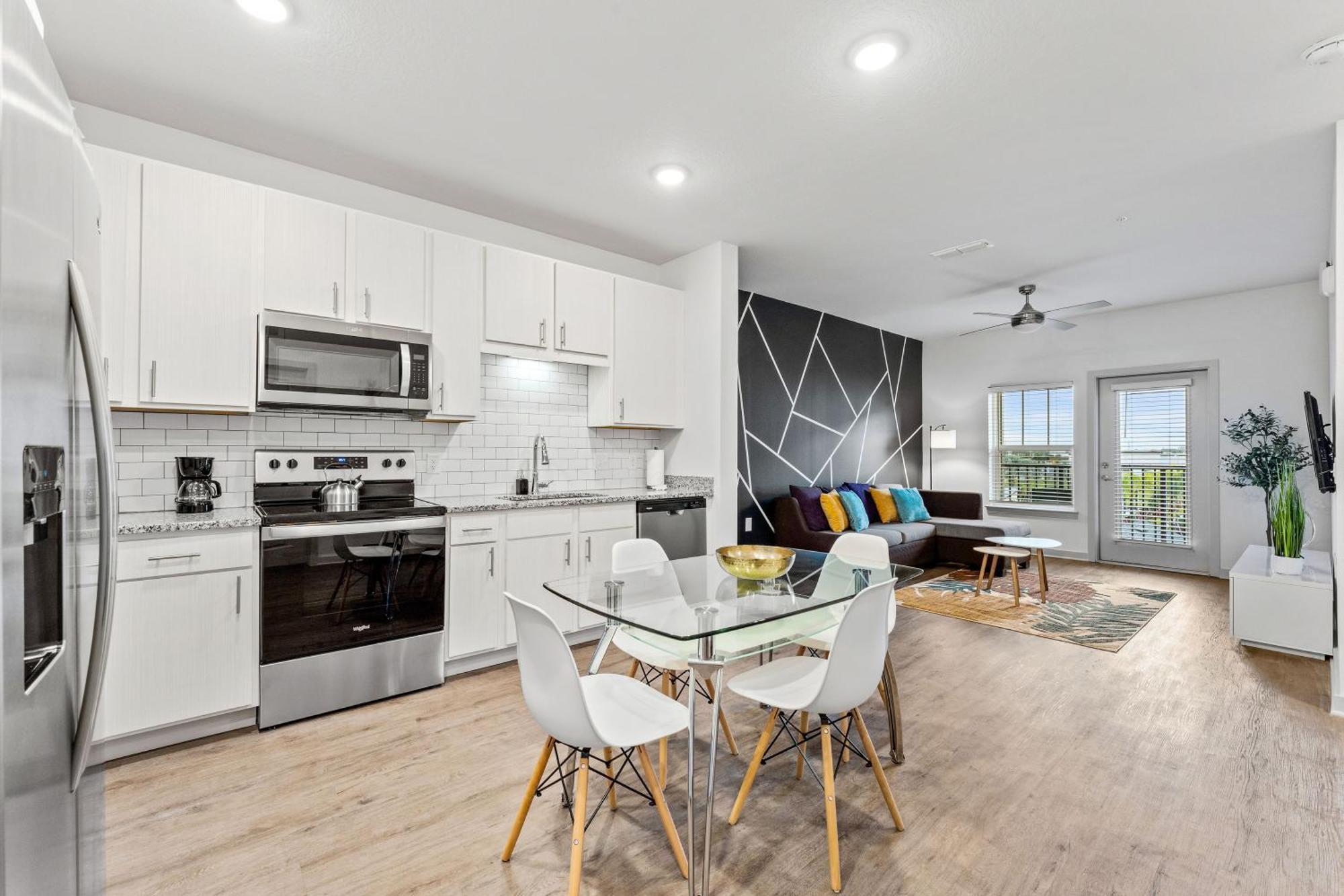 Apartment Complete Sleek Modern 10 Min To Parks Pets Allowed, Resort-style Amenities Orlando