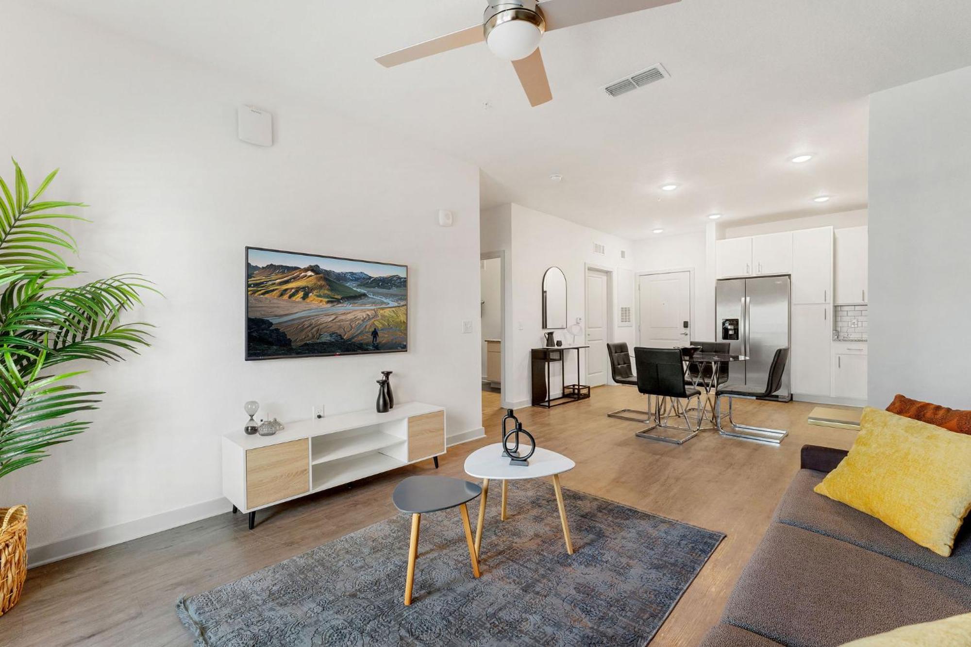 Complete Contemporary 10 Min To Parks Pets Allowed, Resort-style Amenities Apartment