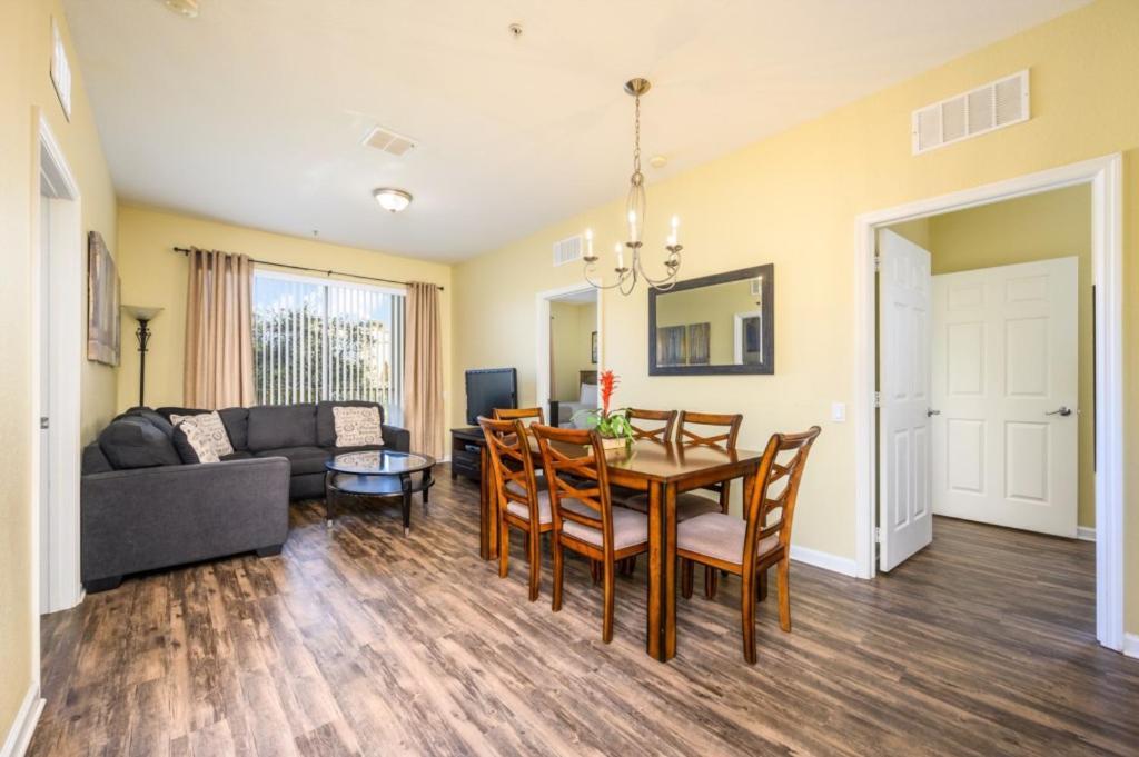 Beautiful Deluxe Condo, Vista Cay - 3015