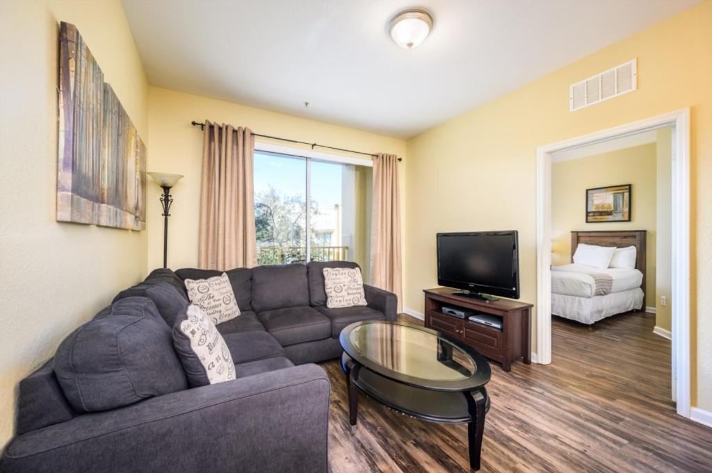 Beautiful Deluxe Condo, Vista Cay - 3015