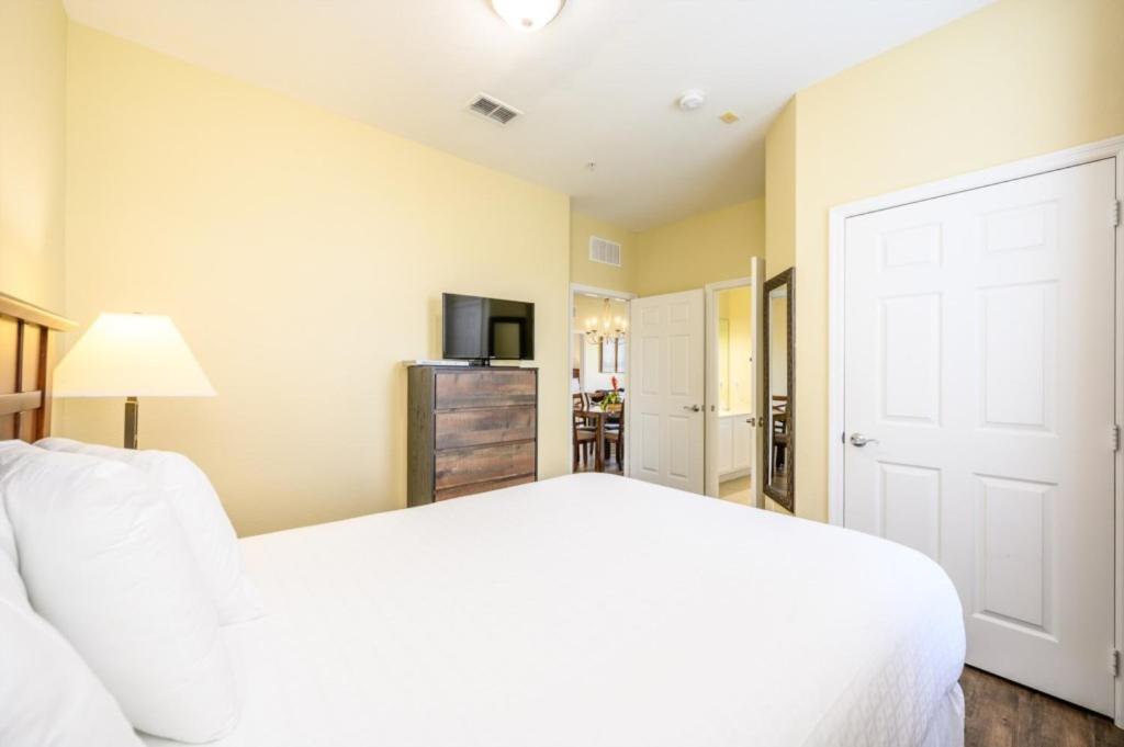 Beautiful Deluxe Condo, Vista Cay - 3015 Apartment