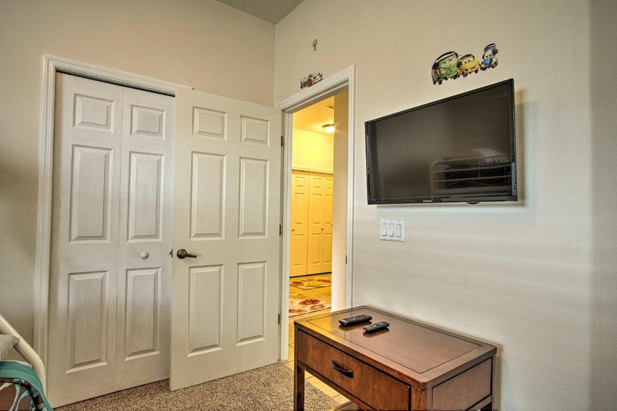 Holiday home Quiet W/ Balcony ~ 2 Miles To World! *