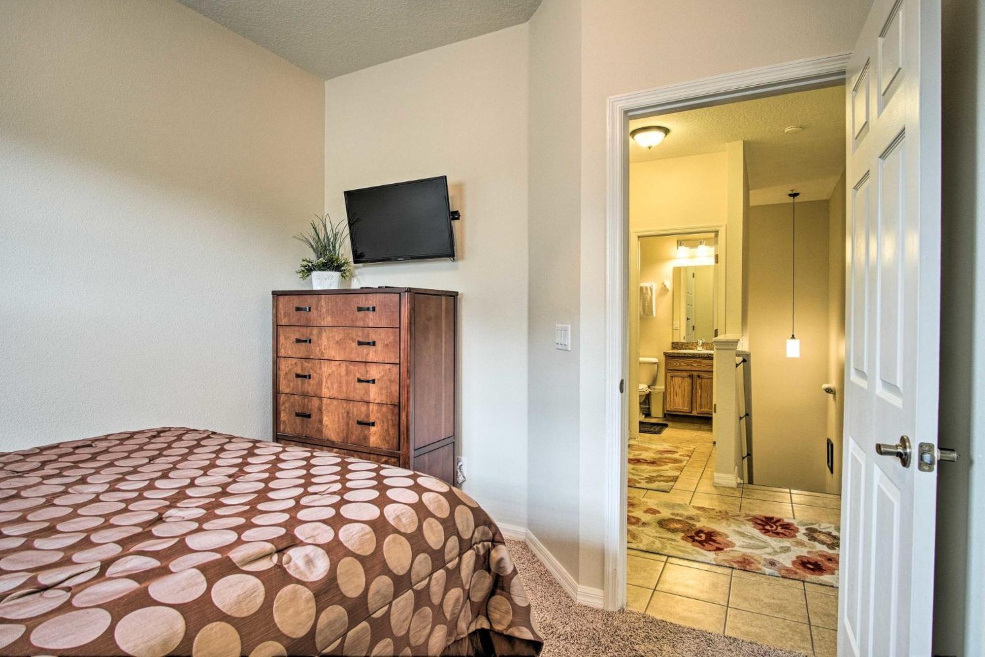 Quiet W/ Balcony ~ 2 Miles To World! Orlando