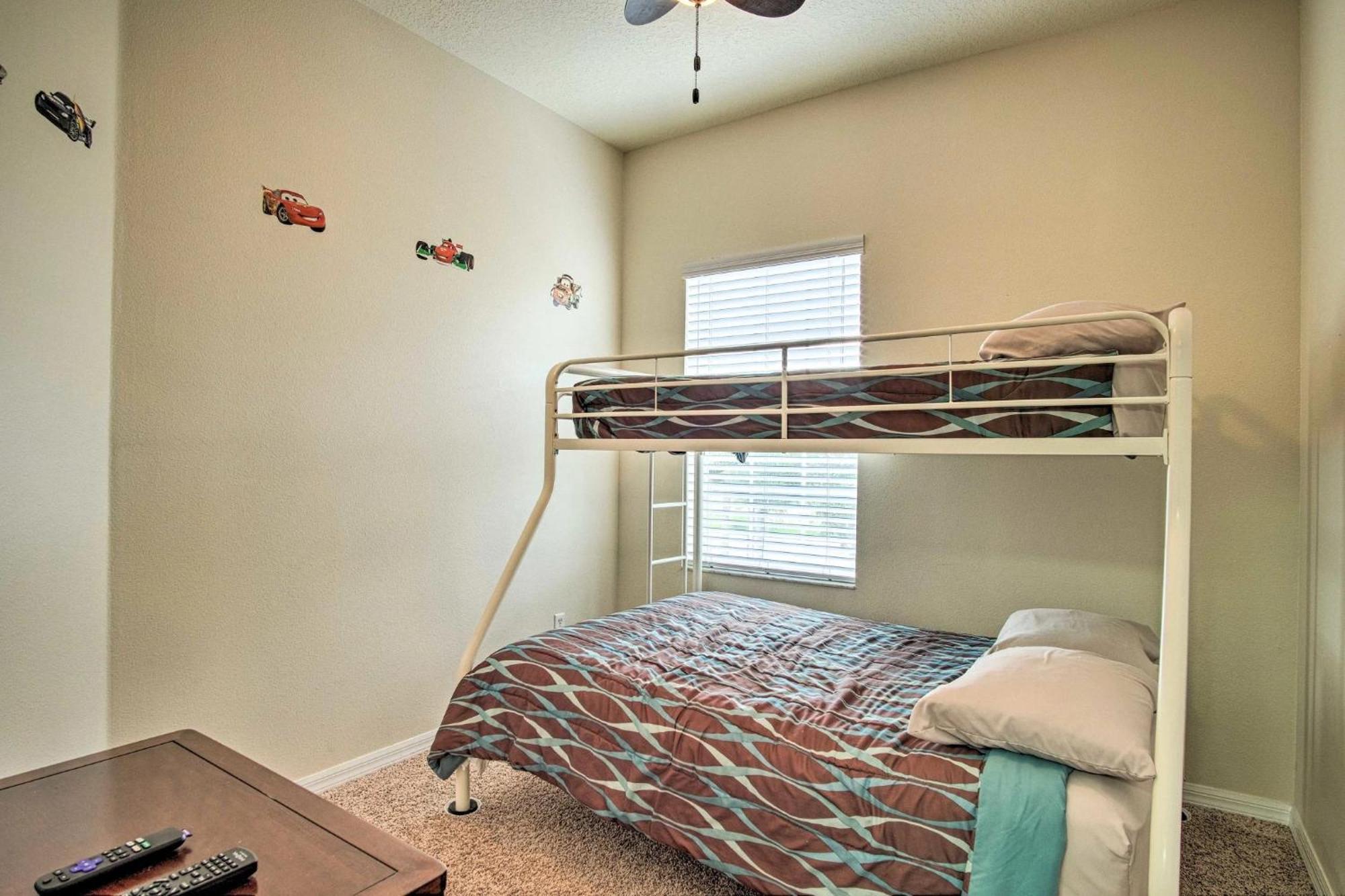 Holiday home Quiet W/ Balcony ~ 2 Miles To World! *