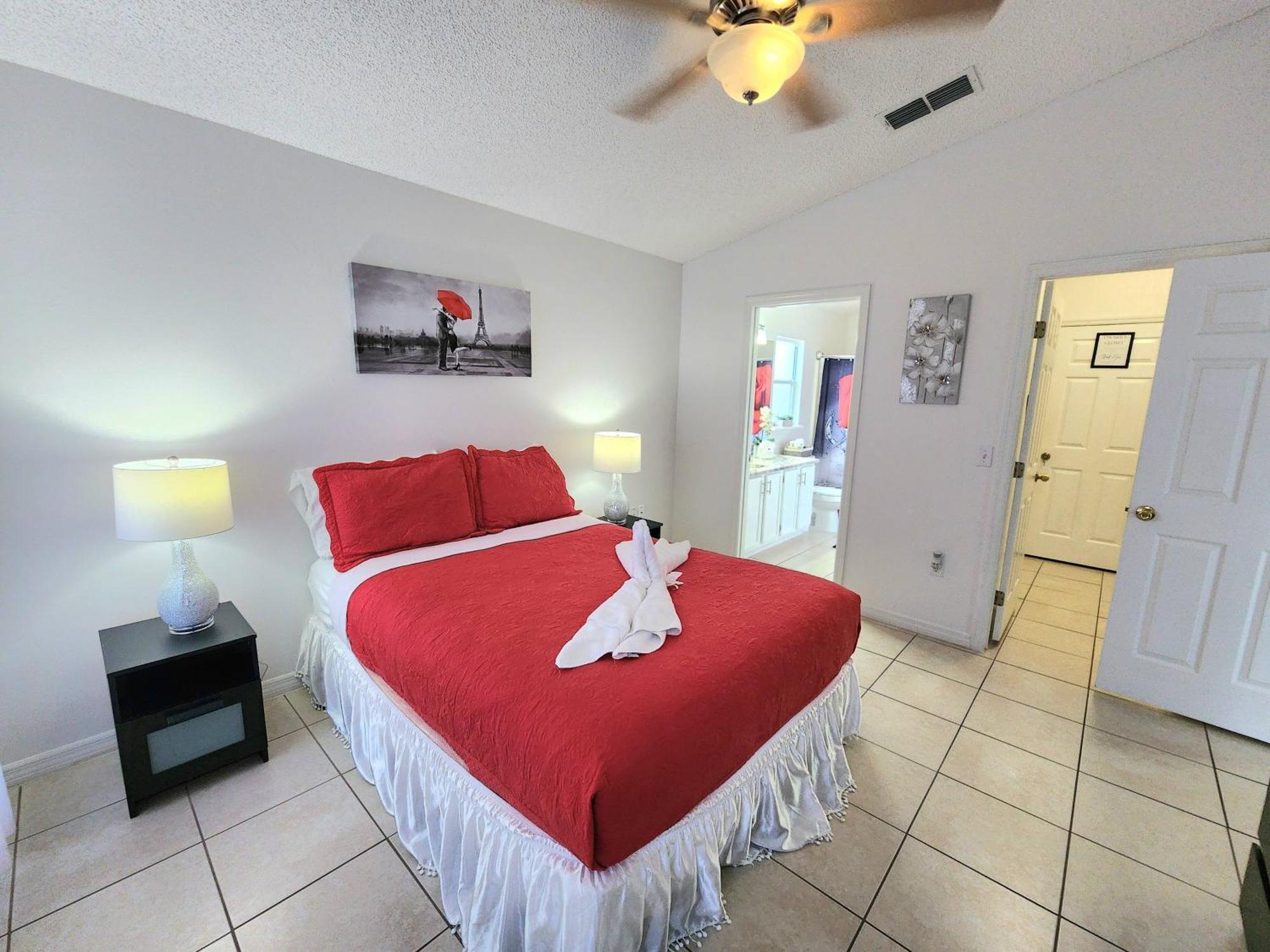 Close To Parks/amazing Private Pool *