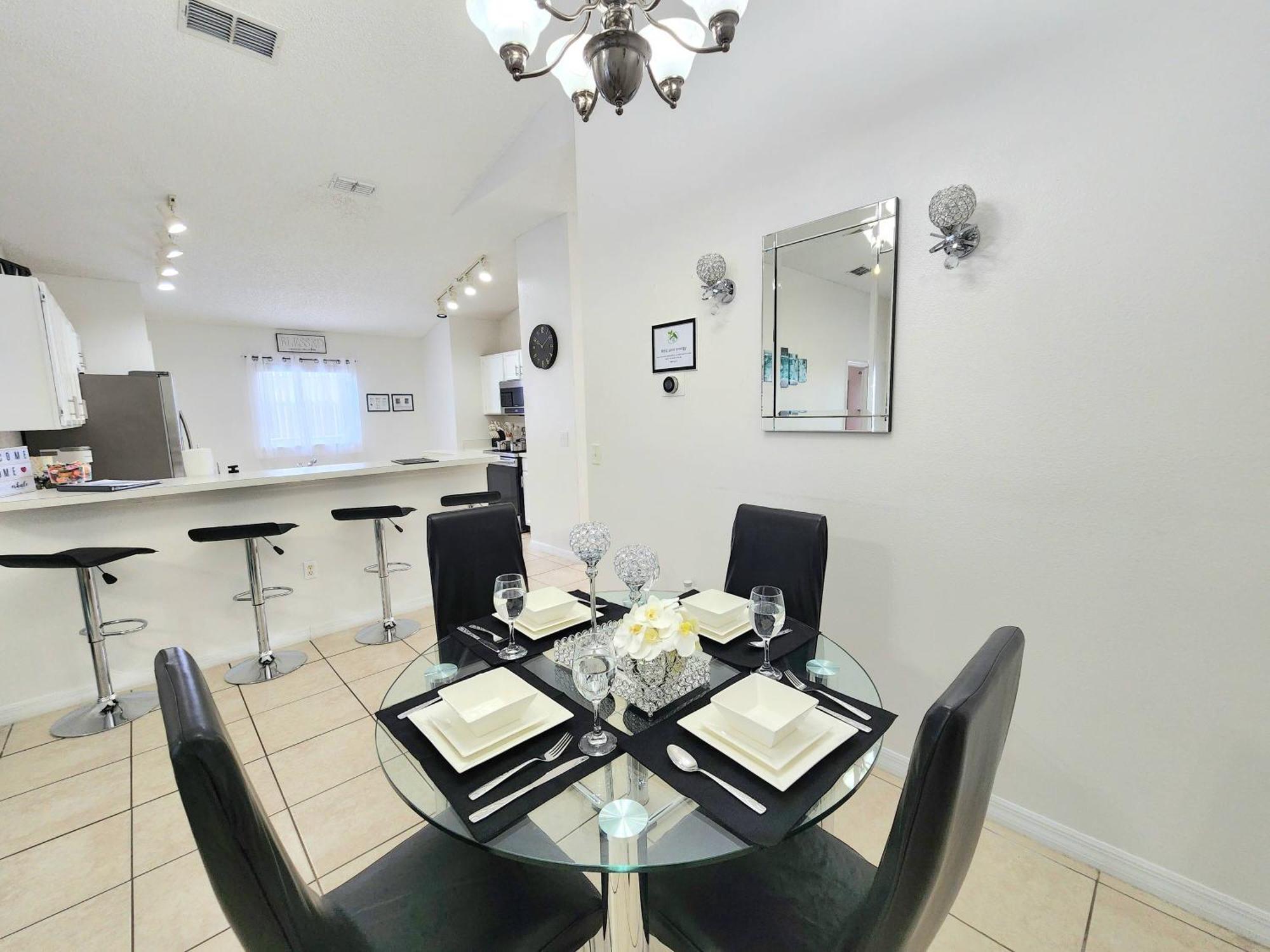 Close To Parks/amazing Private Pool Holiday home