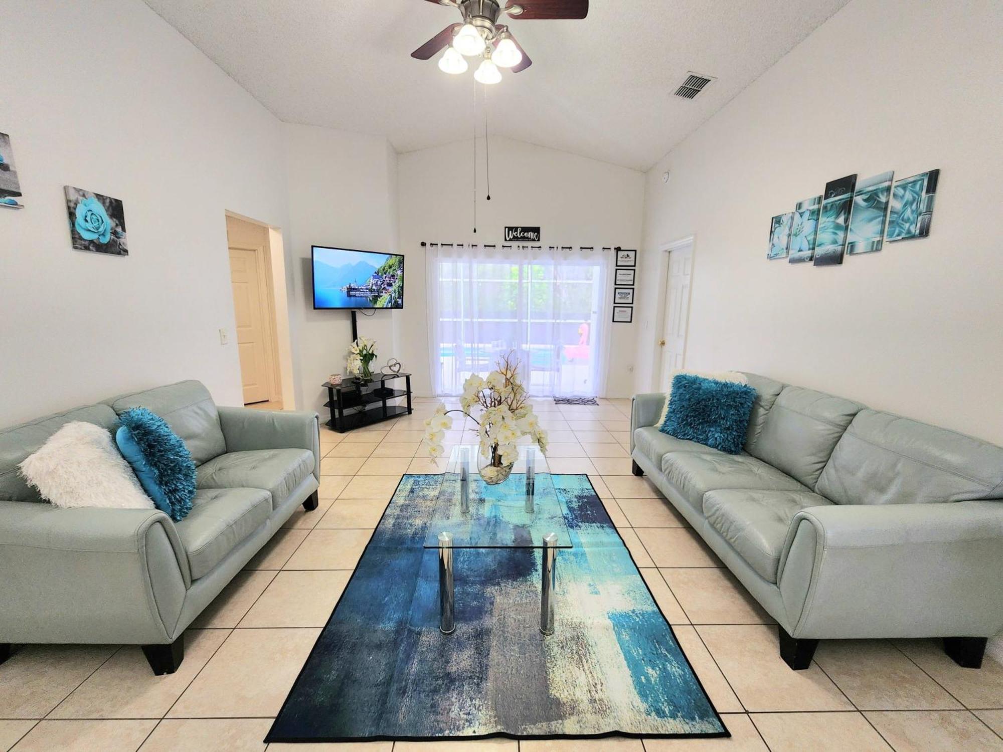 Close To Parks/amazing Private Pool Holiday home