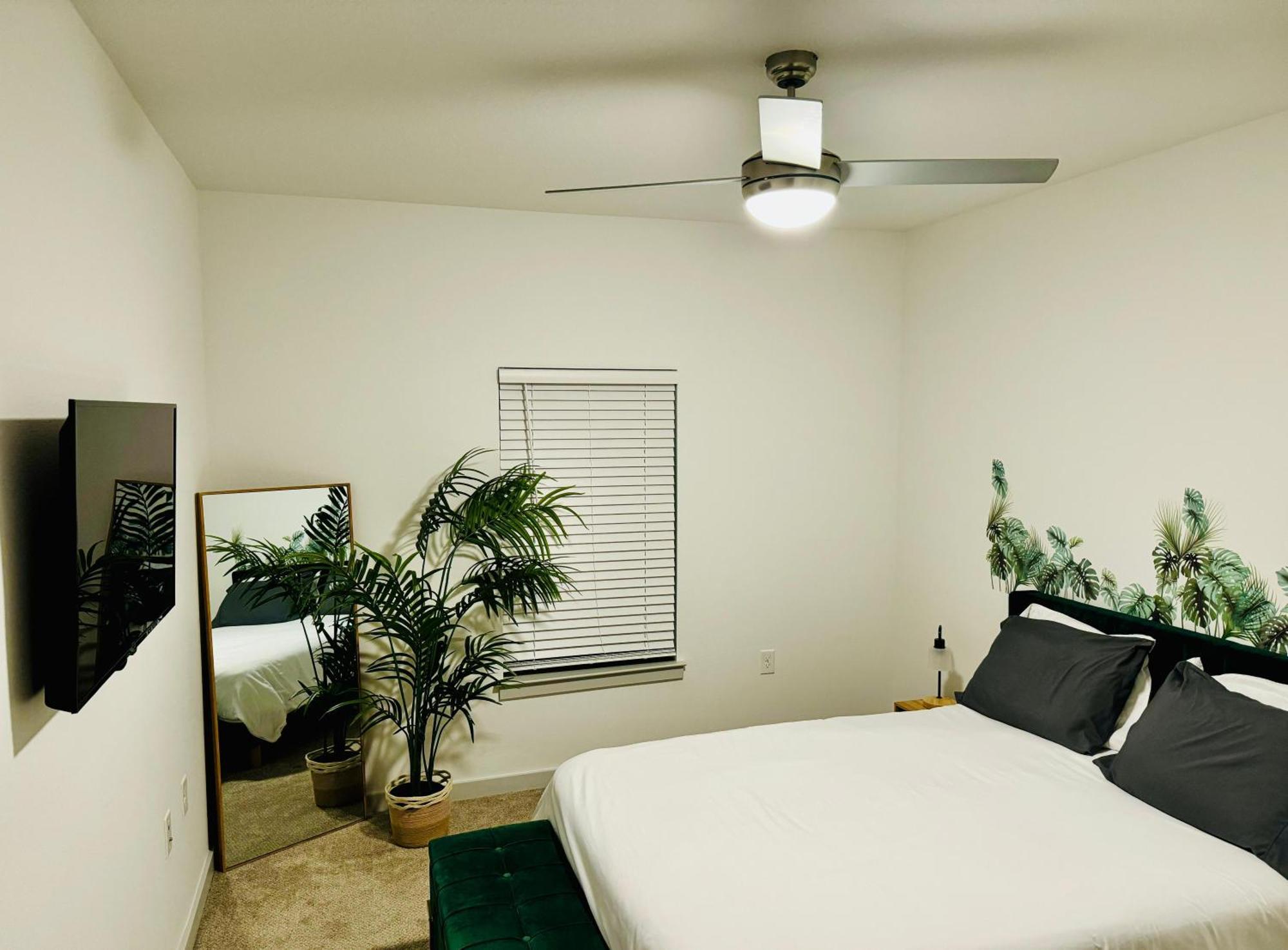 Apartment Complete Lush 10 Min To Parks Pets Allowed, Resort-style Amenities Orlando
