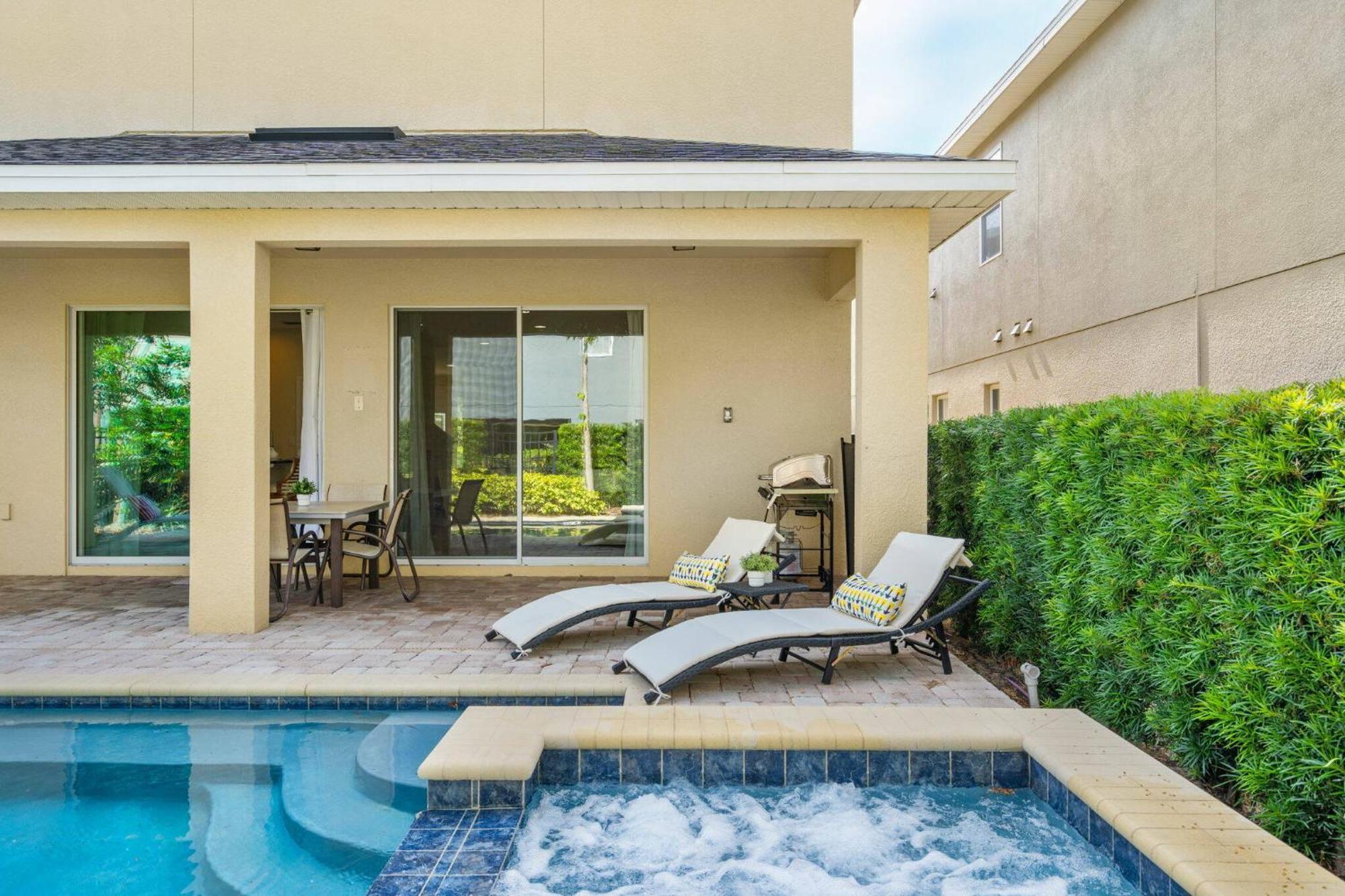 Holiday home Lovely 5 Bedroom With Pool At Encore