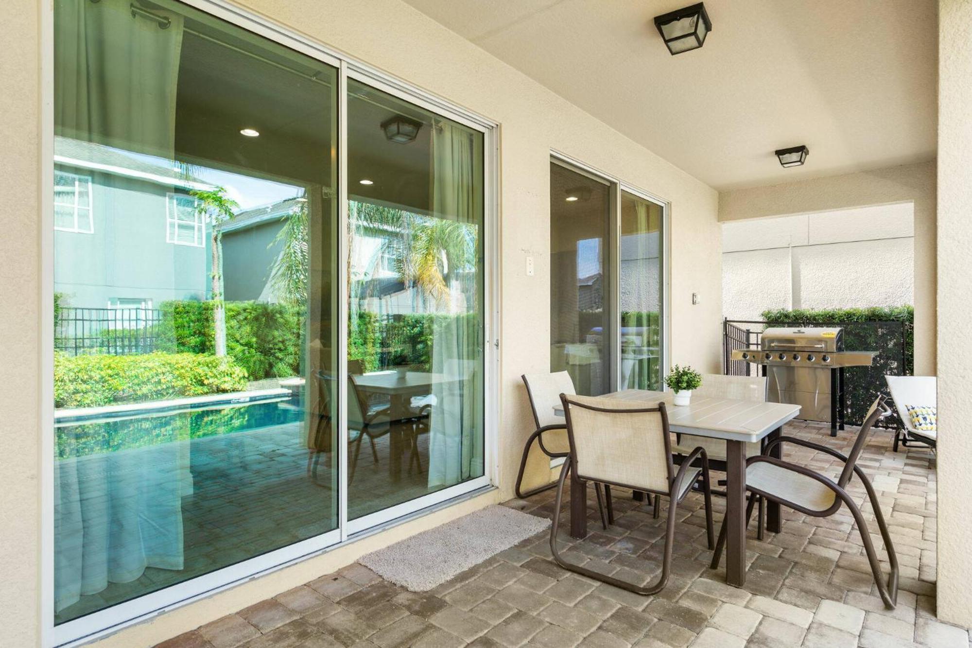 Lovely 5 Bedroom With Pool At Encore Holiday home *