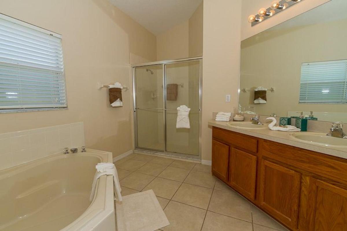 Glenbrook Pool 4 Bed 3 Bath Holiday home