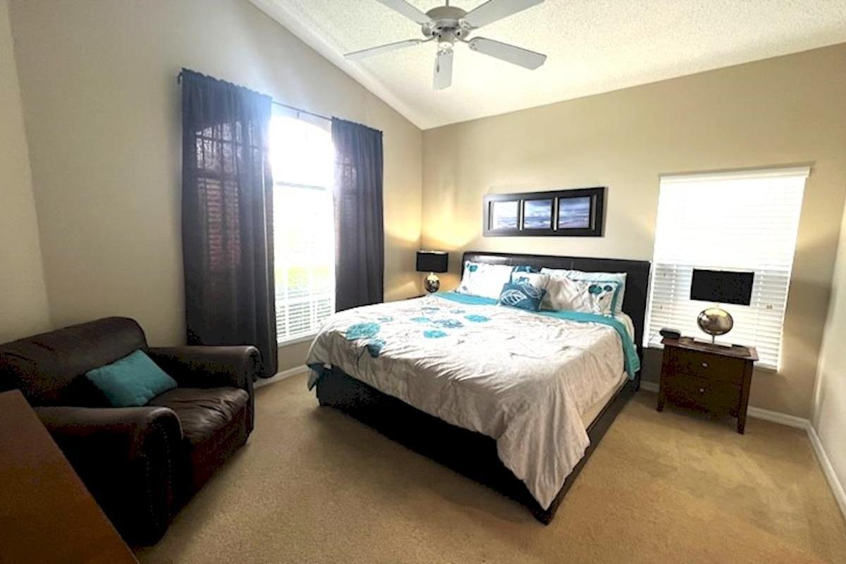 Glenbrook Pool 4 Bed 3 Bath Holiday home *