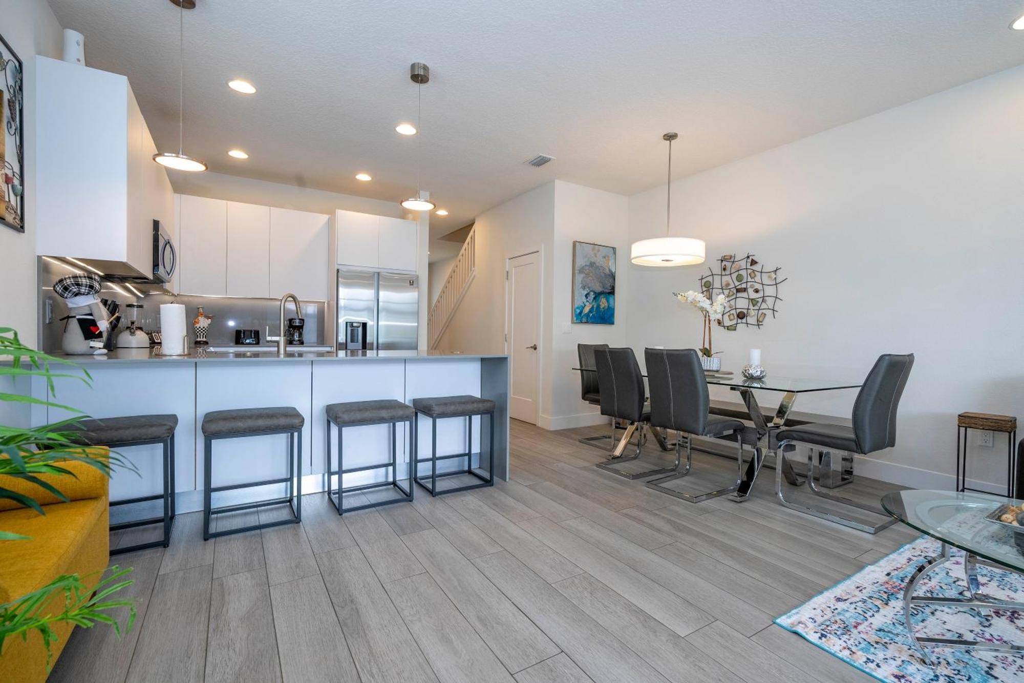Comfortable Near & Private Pool 17414 Orlando