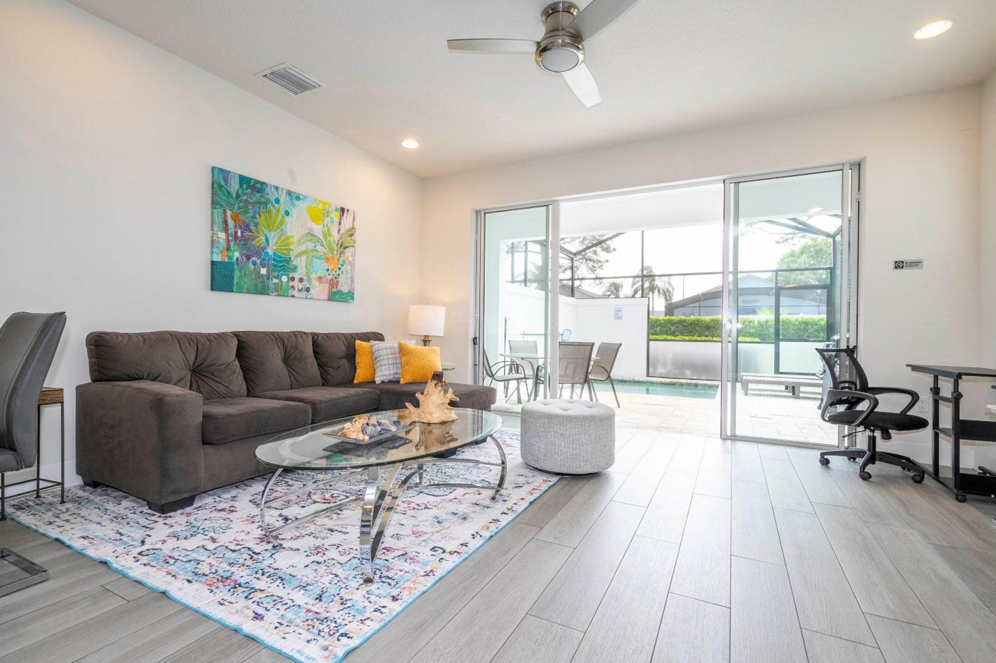 Comfortable Near & Private Pool 17414 Holiday home *