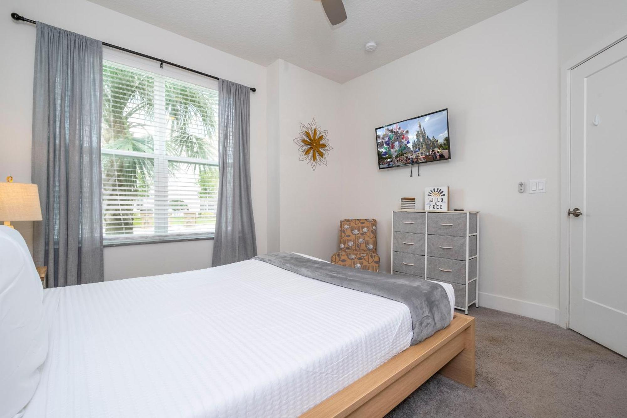 Comfortable Near & Private Pool 17414 Holiday home *