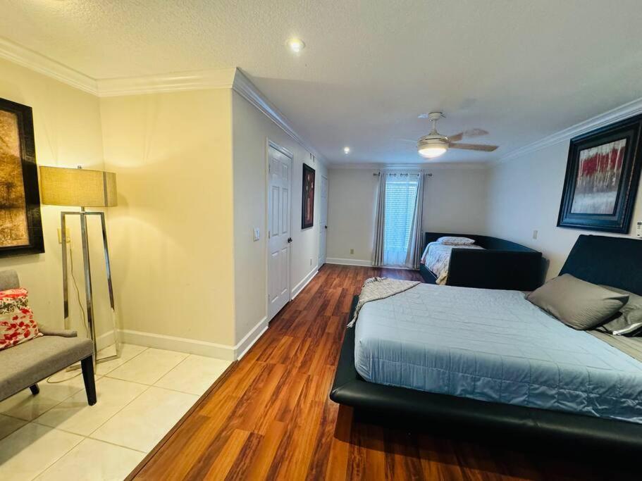 Peaceful 5-bedroom House With Pool! Orlando