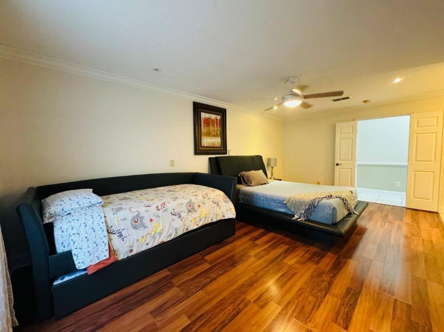 Peaceful 5-bedroom House With Pool! Holiday home *