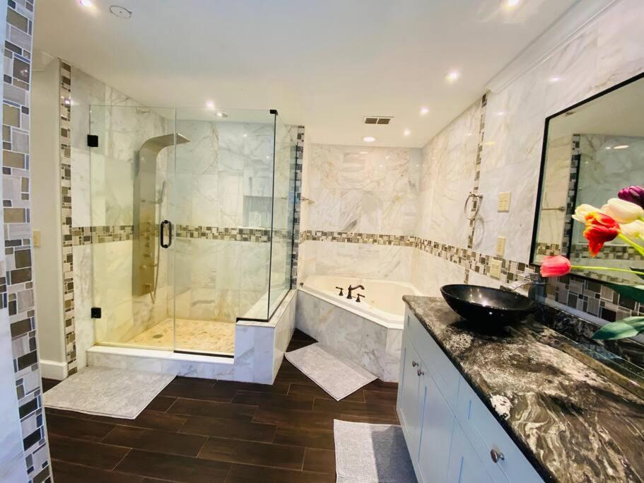 Peaceful 5-bedroom House With Pool! Orlando