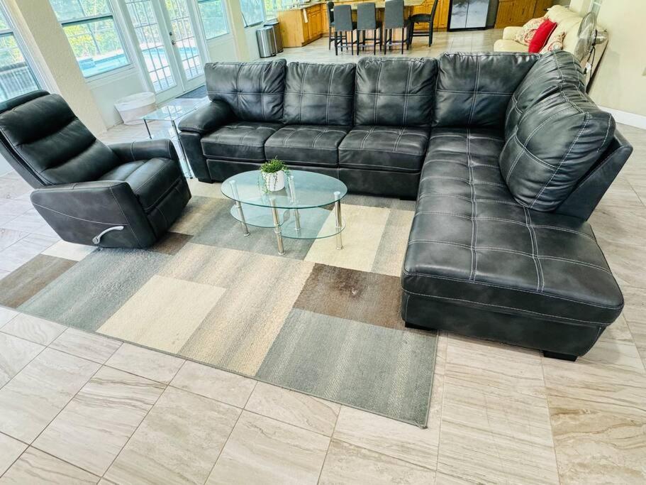 Peaceful 5-bedroom House With Pool!