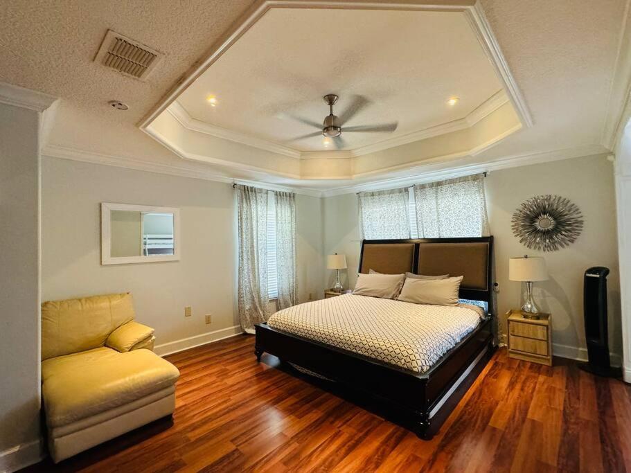 Peaceful 5-bedroom House With Pool! Holiday home Orlando