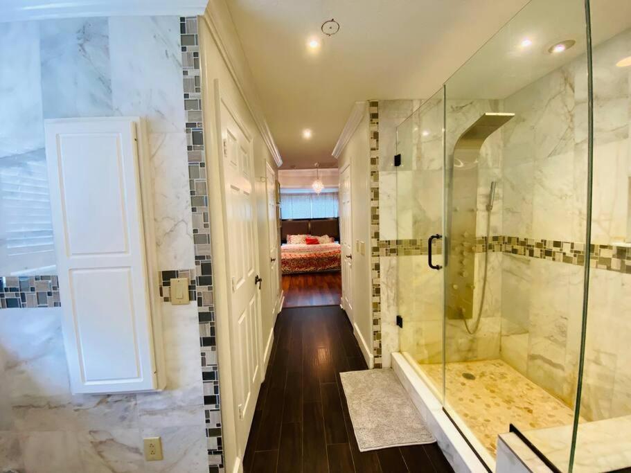 Peaceful 5-bedroom House With Pool! *