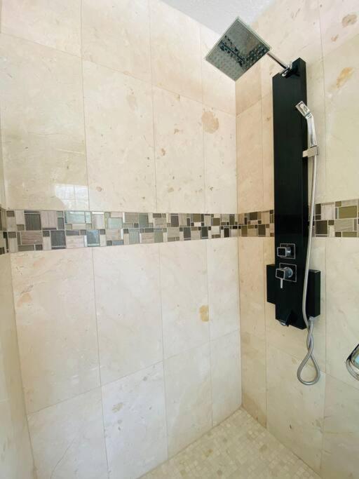 Peaceful 5-bedroom House With Pool! Orlando