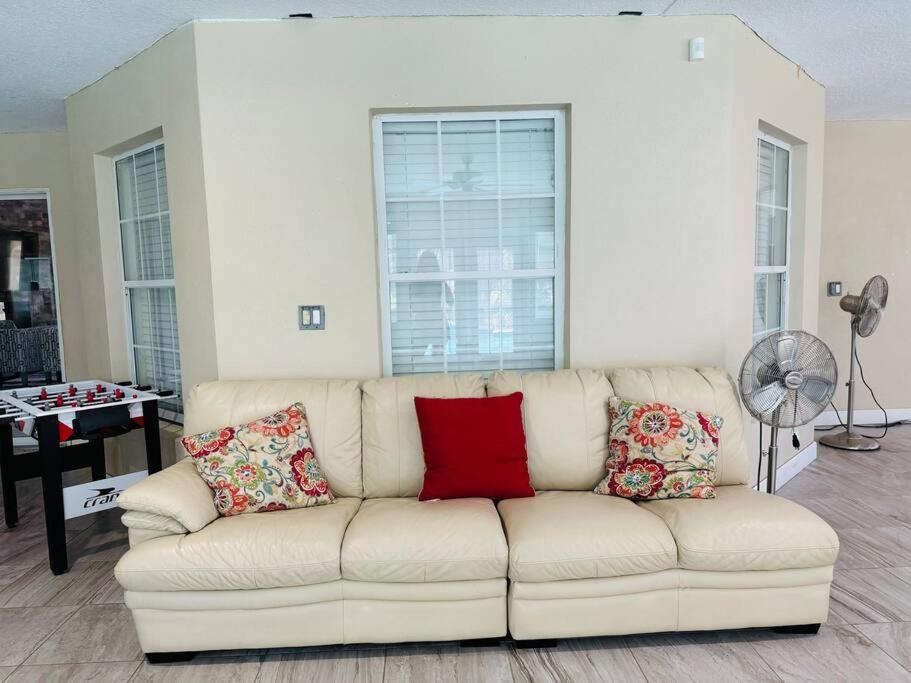 Peaceful 5-bedroom House With Pool! Holiday home Orlando