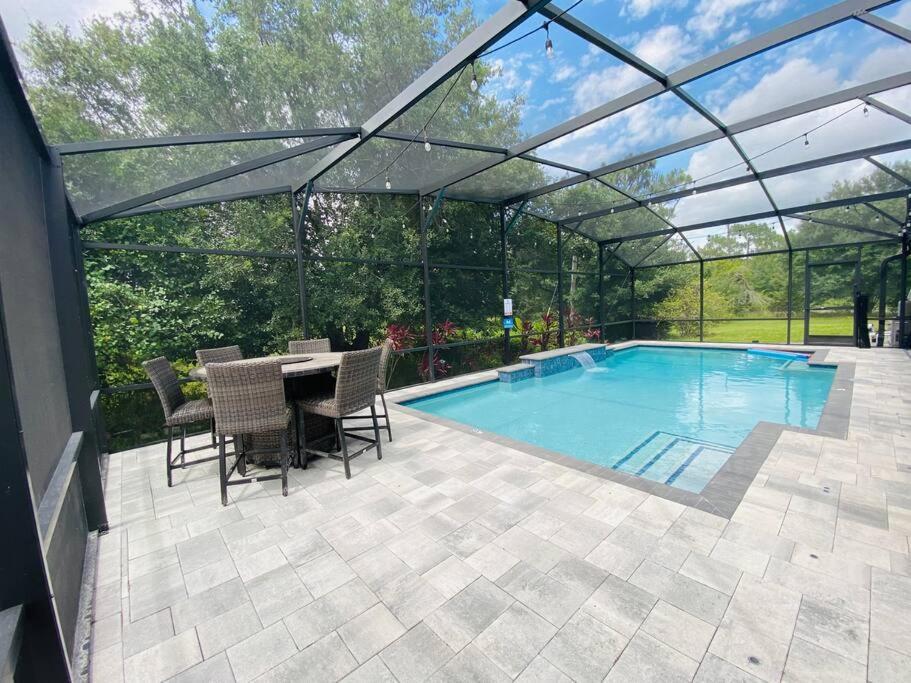 Peaceful 5-bedroom House With Pool! Holiday home Orlando