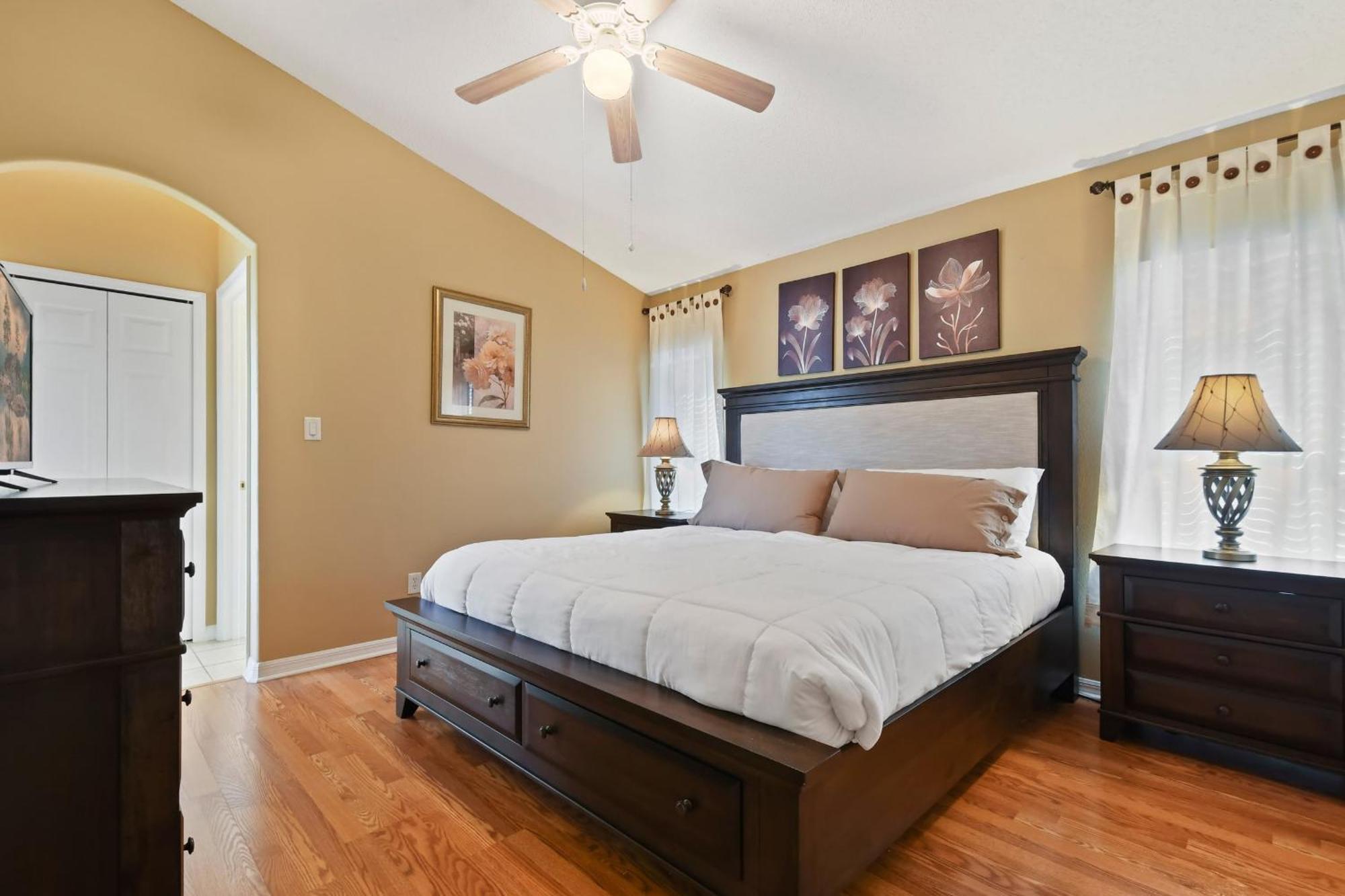 Stunning 5 Bedrooms Pool Home-game Orlando