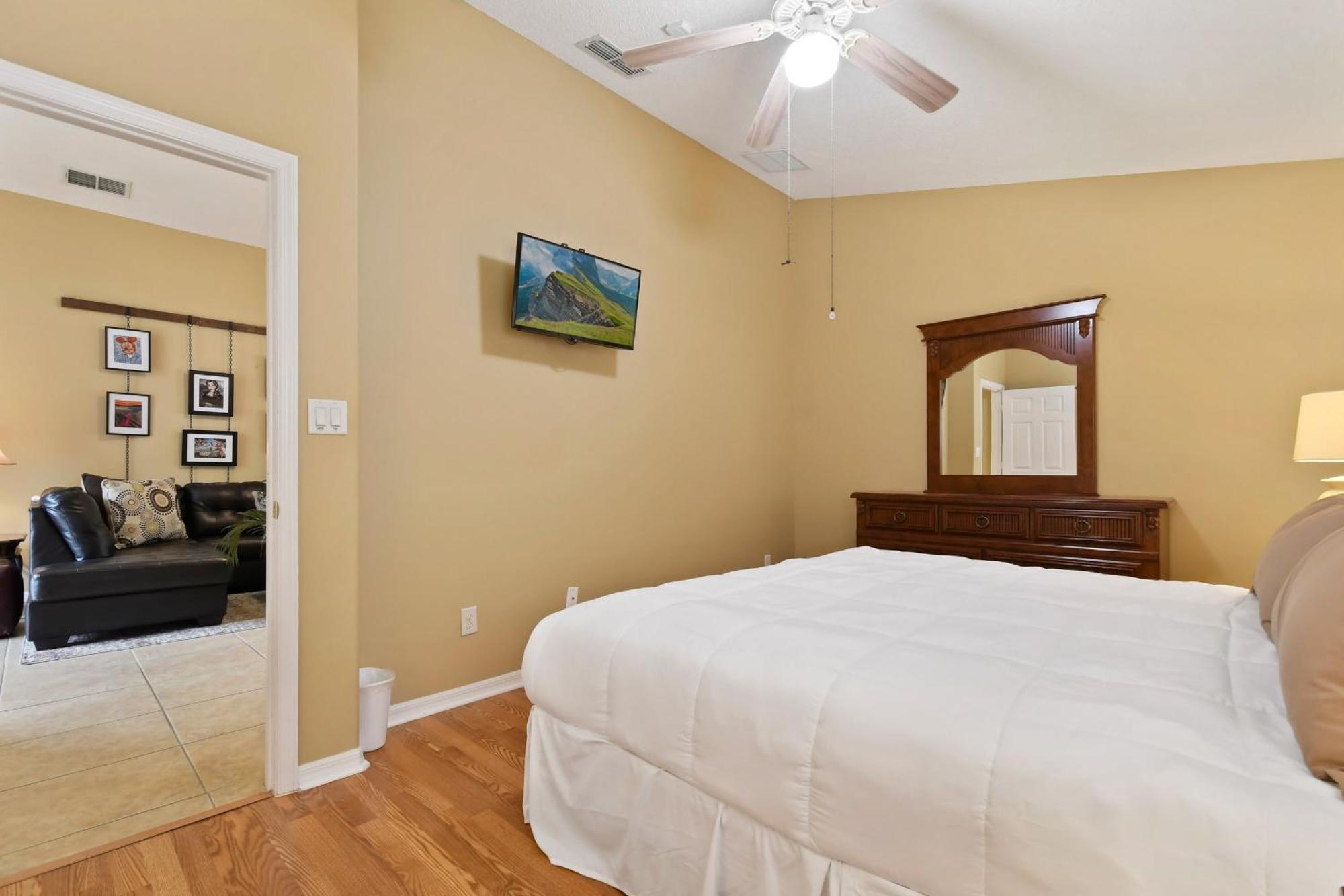 Stunning 5 Bedrooms Pool Home-game Holiday home Orlando