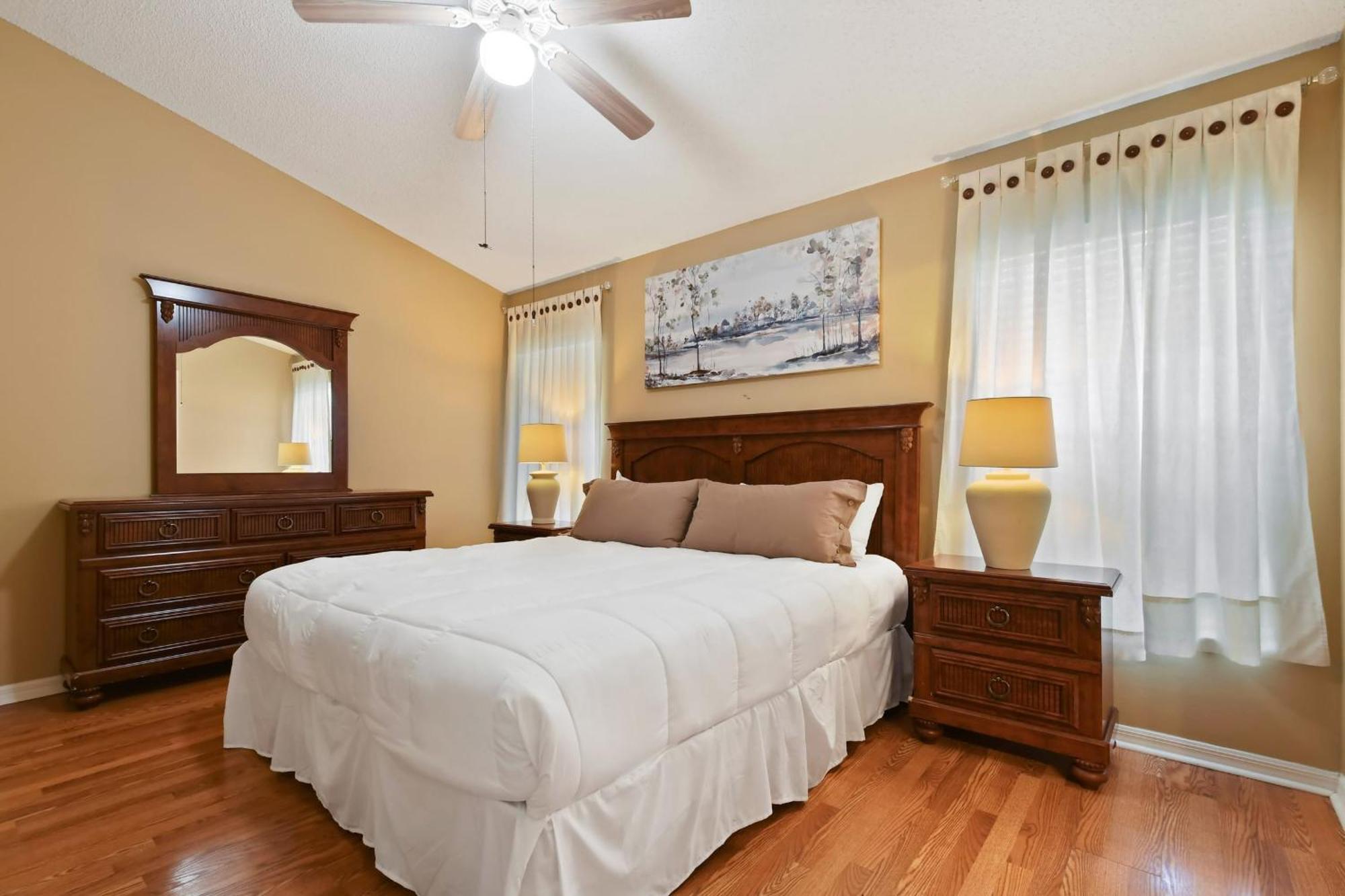 Stunning 5 Bedrooms Pool Home-game *