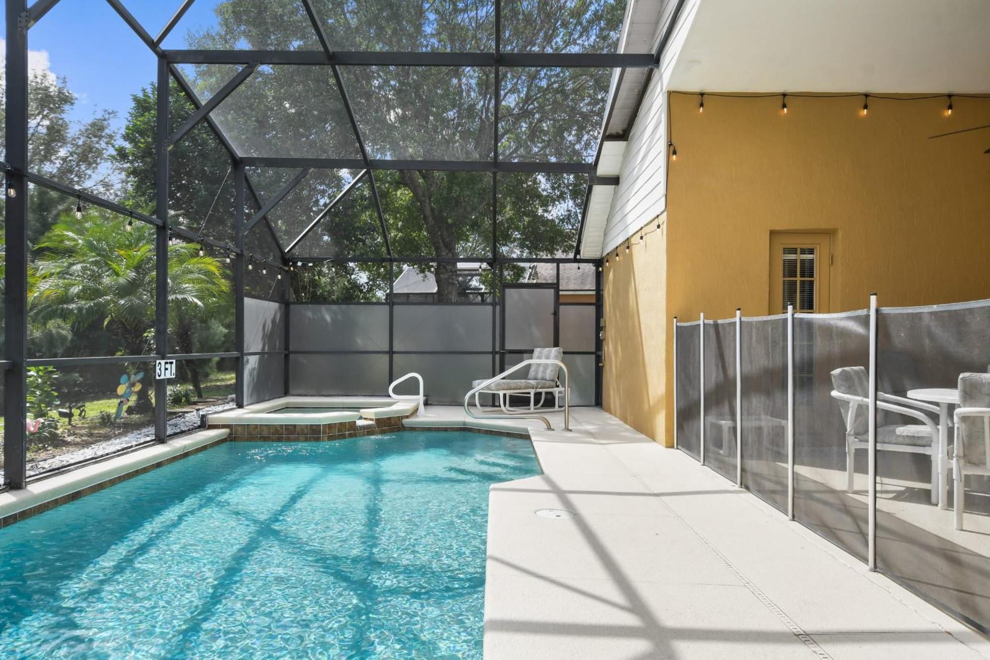 Stunning 5 Bedrooms Pool Home-game Holiday home *