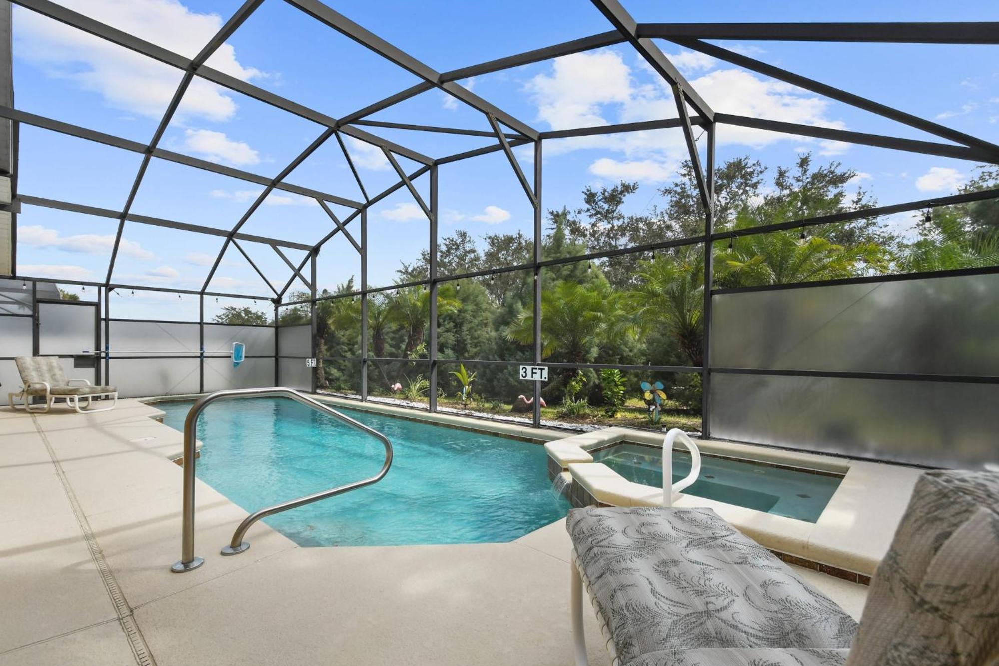 Stunning 5 Bedrooms Pool Home-game Holiday home *