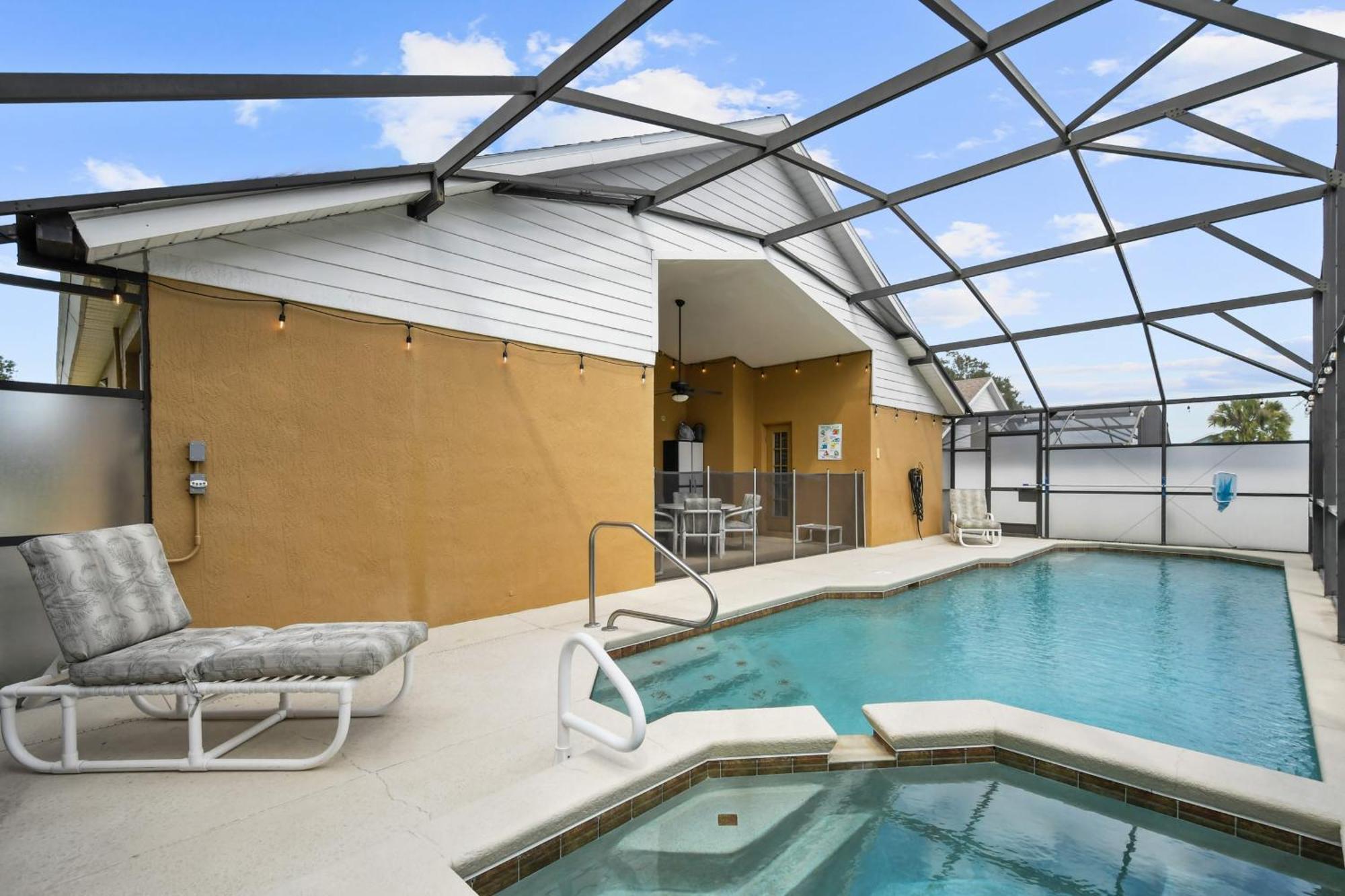 Stunning 5 Bedrooms Pool Home-game Holiday home Orlando