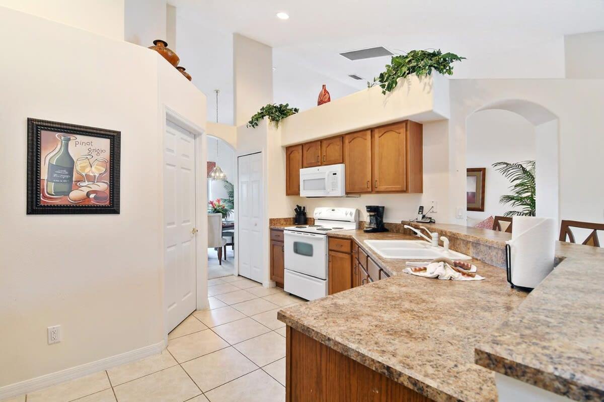 Holiday home 4 Bedroom House South Facing Pool Game Orlando
