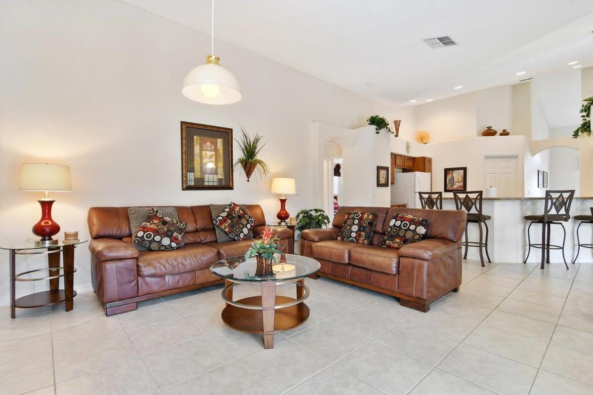 4 Bedroom House South Facing Pool Game Holiday home